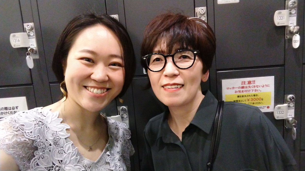 yamaguchi_dada's tweet photo. 普段写真撮らないものだから、出会えて嬉しい方々とお写真撮っておけば良かった！と今思い返しているところです。
唯一取れた沢畑さんとの嬉しい2ショットペタり。
休憩時間の３０分で、カーブスで運動してるそうで、一年前よりめっちゃ美しくかつかっこよく変わられていて衝撃でした。すごい！ https://t.co/3liY3pyC4W