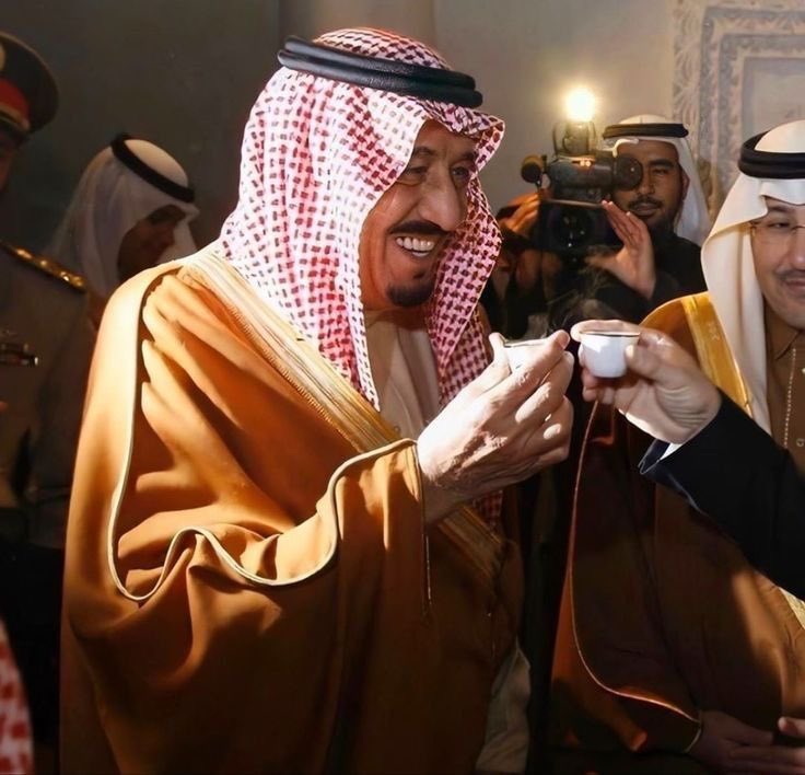 iivx5__'s tweet photo. لا تتعب ويدخل صدورنا الخوف ولا تمرض ويمرض الشعب كلّه، الله يحفظك ويطول في عمرك 🤍
 #الملك_سلمان_بن_عبدالعزيز https://t.co/h3hB3Vp7Az
