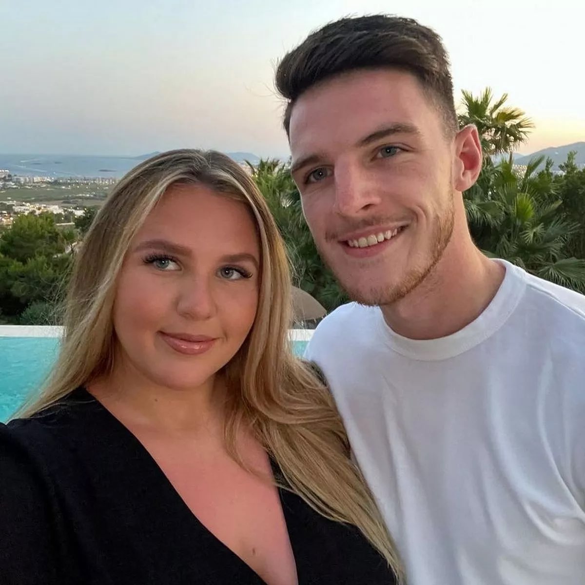 Declan Rice’s girlfriend Lauren Fryer has sadly deleted all her social media photos after vile trolls made fun over her appearance. Absolutely heartbreaking to hear. Why are people so cruel. 😡 Lauren, we are all with you. ❤️