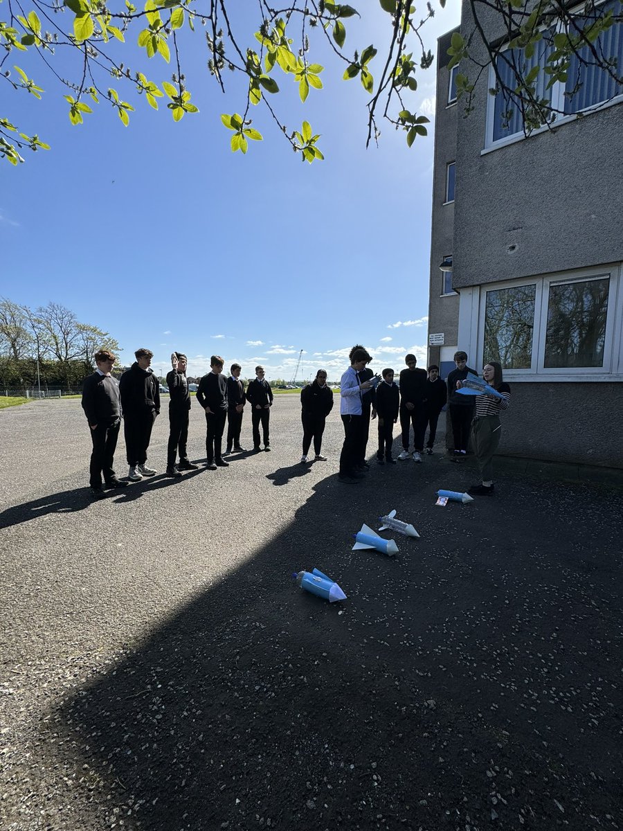 The S2 STEM class outside this afternoon launching rockets that they had designed and built earlier in the lesson #outdoorlearning #LfS 🚀@RenfrewScience @renfrew_high