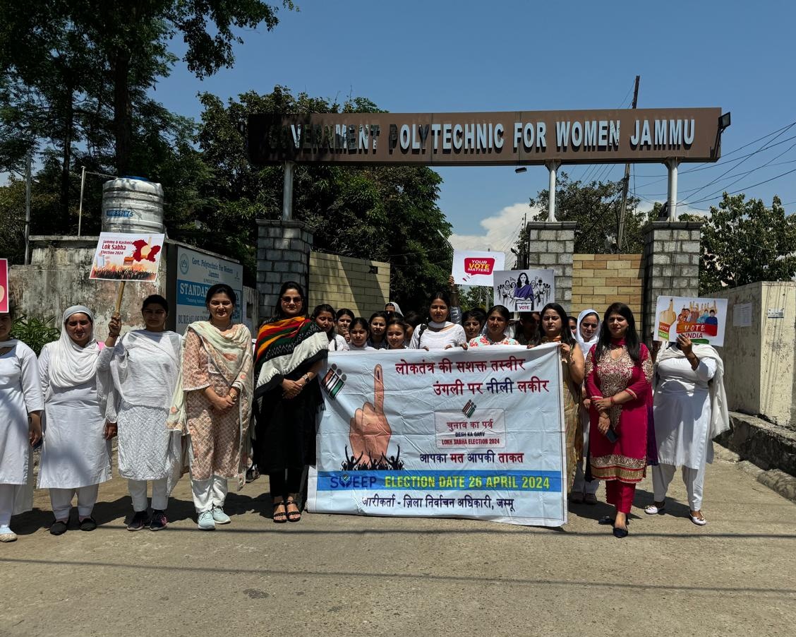 dmjammuofficial's tweet photo. Under #SVEEP, Mission Shakti @mskjammu encouraged young voters to vote on April 26, at Govt Polytechnic for Women. 

#ChunavKaParv #DeshKaGarv
#Election2024 #YouAreTheOne #EveryVoteMatters

@justcsachin @Thakurss111 @diprjk @ddnews_jammu https://t.co/fL0Y0oSNza