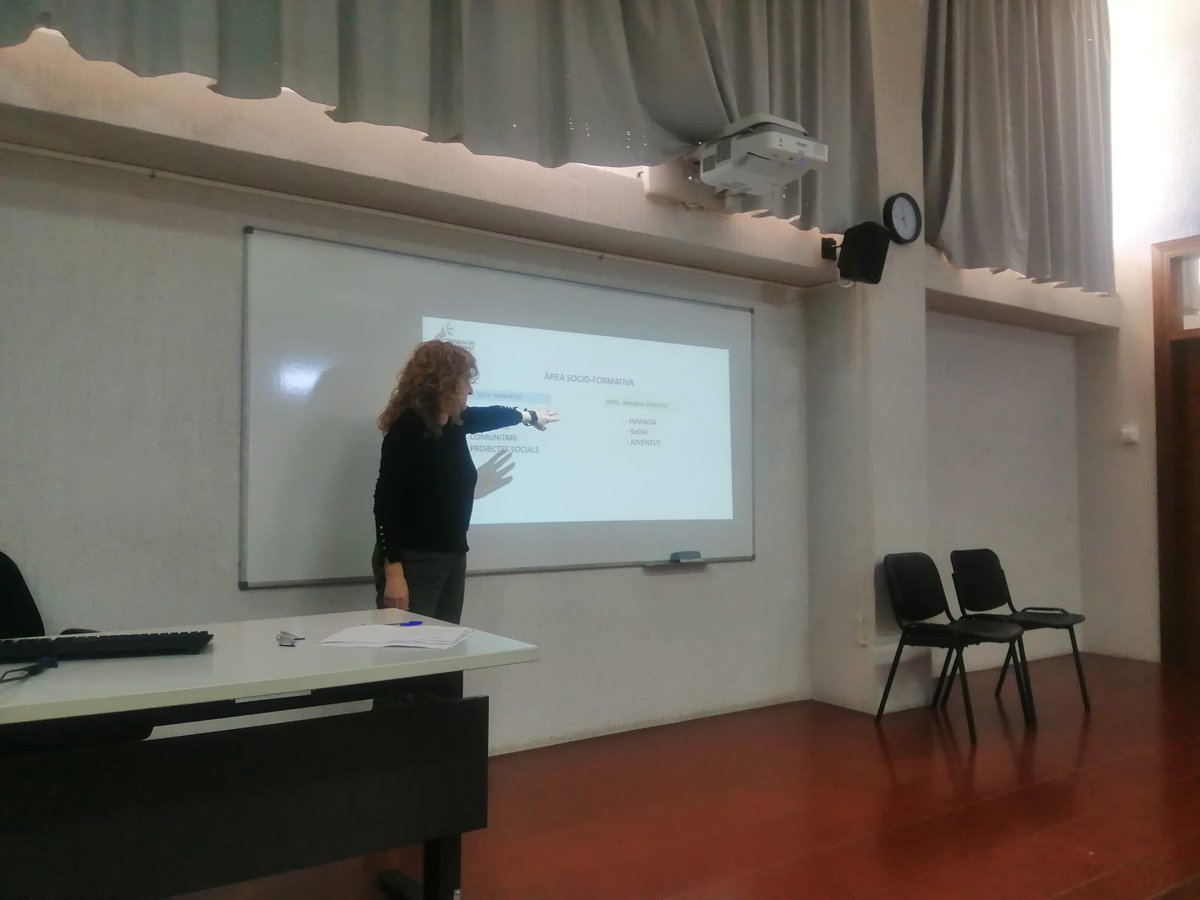 cepasoncanals's tweet photo. Ahir vam participar a una taula rodona sobre l'educació d'adults a la UIB. Vam compartir taula amb la gerent del Patronat Obrer, amb una educadora social i una pedagoga d'AMADIP i amb una alumna de la UOM. Va ser un plaer intercanviar opinions amb els alumnes d'e
Educació Social. https://t.co/vq3YFIJzCY