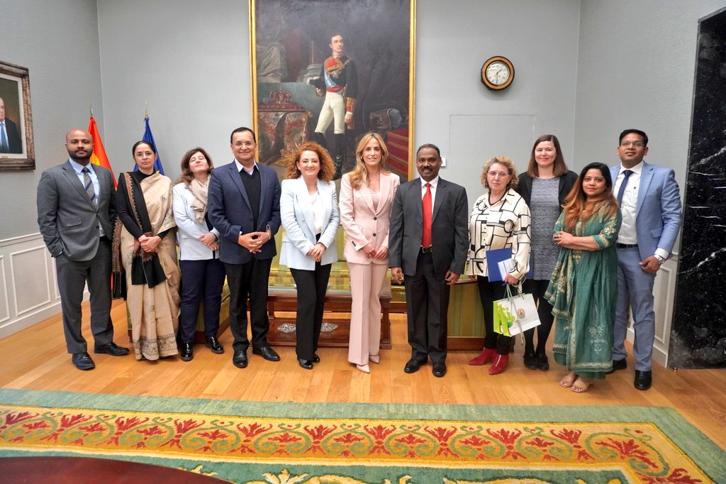 C&AG Shri GC Murmu se reunió con la Presidenta de @tcu_es, Da. Enriqueta Chicano. La conversacion incluyó la mejora de la cooperación bilateral, la colaboración en foros multilaterales y el intercambio de mejores prácticas. Felicitó a 🇮🇳 por el éxito de la cumbre SAI20 del 2023.