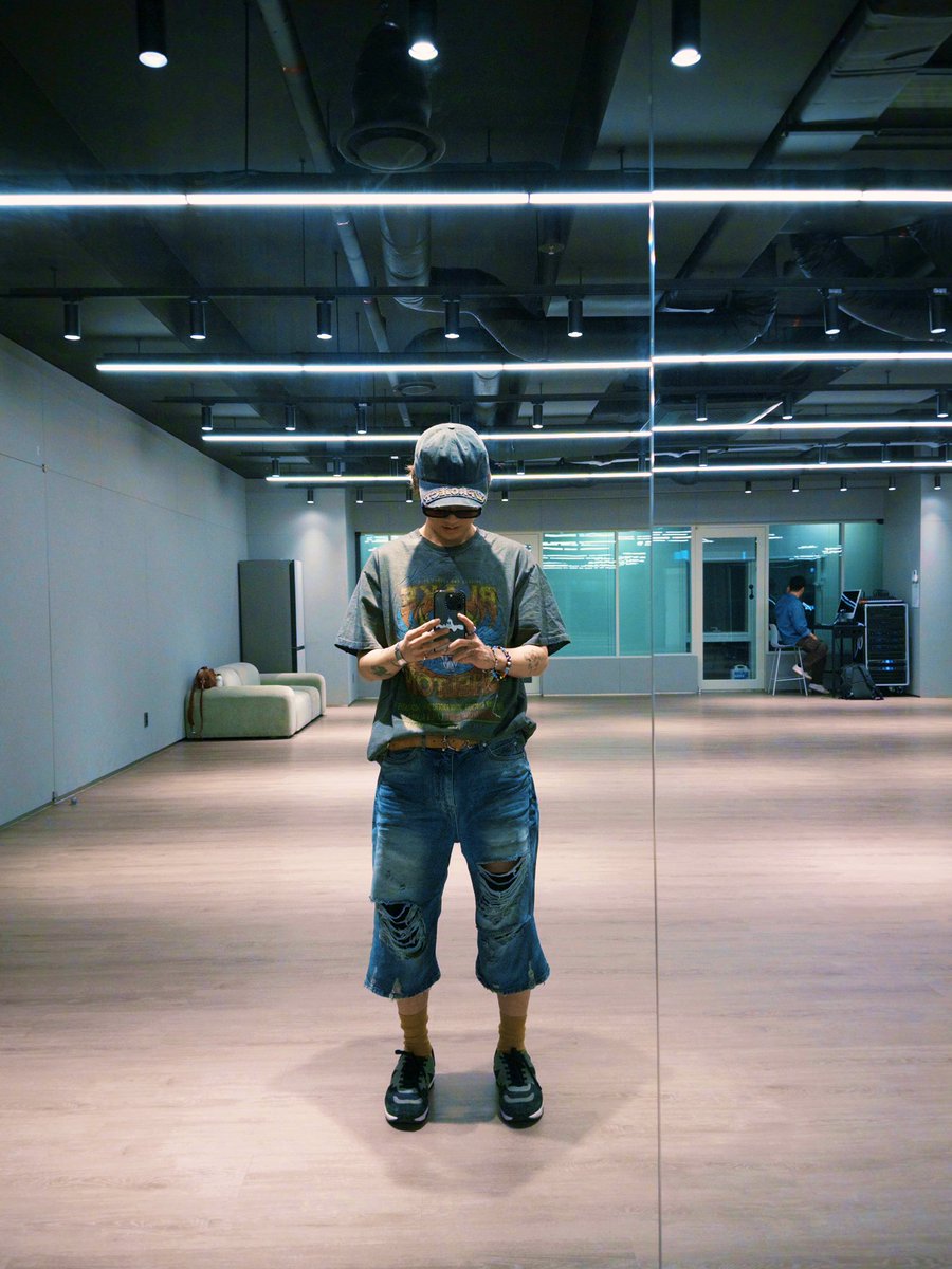 shfly3424's tweet photo. 오늘도 🔥 https://t.co/JEQFoybUNV