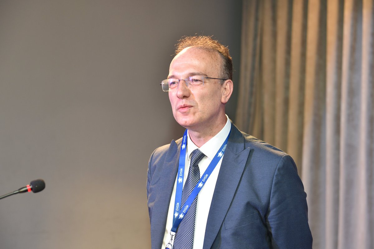 #EHSİM Ailesi olarak 26. kuruluş yıldönümümüz yönetim kurulumuzun da katılımı ile pasta kesilerek kutlandı. Elektronik Harp Sistemlerinin güçlü şirketi EHSİM olarak  nice senelere daha güçlenerek girmek dileğiyle. 🇹🇷 #EHSİM26Yaşında