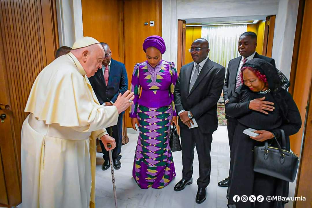 Pope Francis receives Ghana's next President,  Dr.Bawumia in the Vatican.

Someone should check on Sam George and see if he still breathing. 

#Bawumia2024