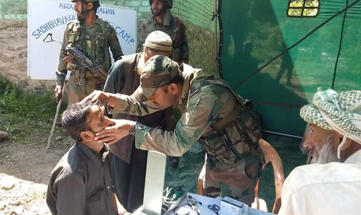 #IndianArmy organized a medical camp in #JammuAndKashmir , providing healthcare services, consultations, and medicines to the local community, promoting health and well-being. #AwamKifauj #NitinGadkari #StocksToBuy #Q4Results #ICAI
