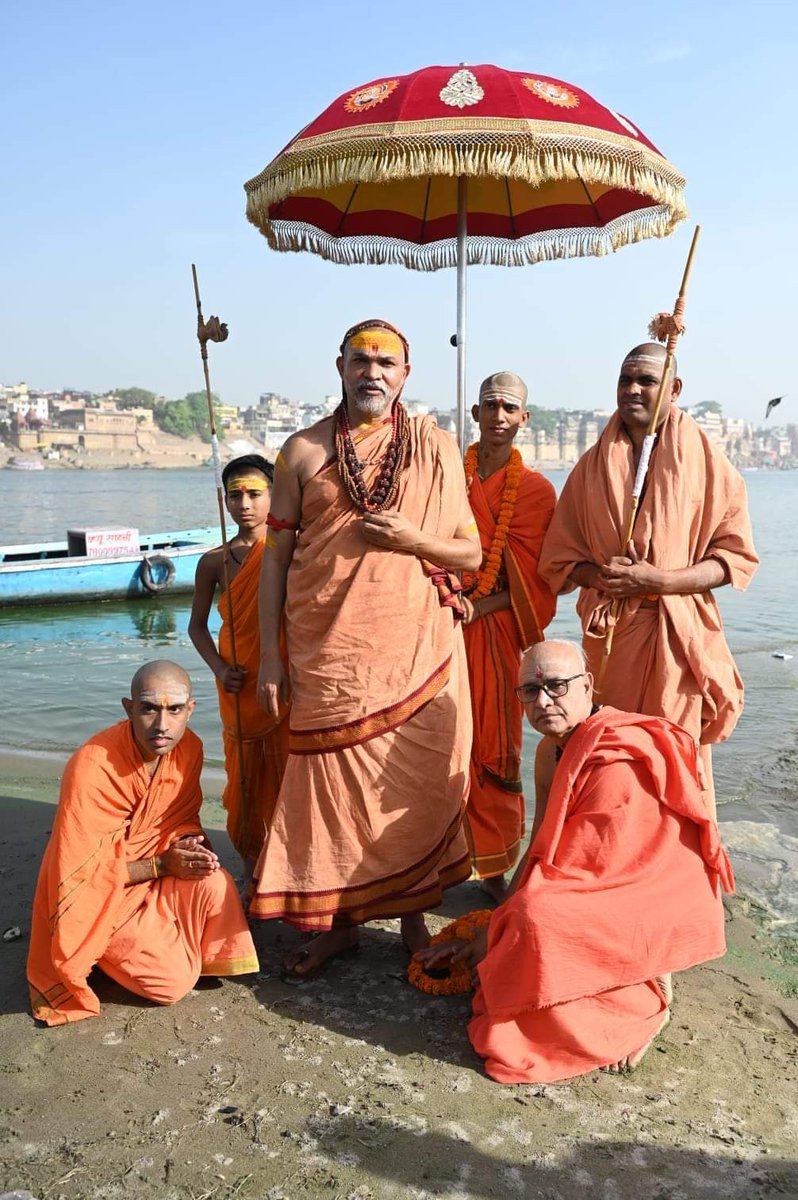 शङ्कराचार्य परम्परा को समर्पित हुए चार शिष्य। स्वामी श्रीमज्ज्योतिर्मयानन्दः सरस्वती पुरषोत्तमानन्द ब्रहाचारी केशवेश्वरानन्द ब्रह्मचारी साधु सर्वशरण दास