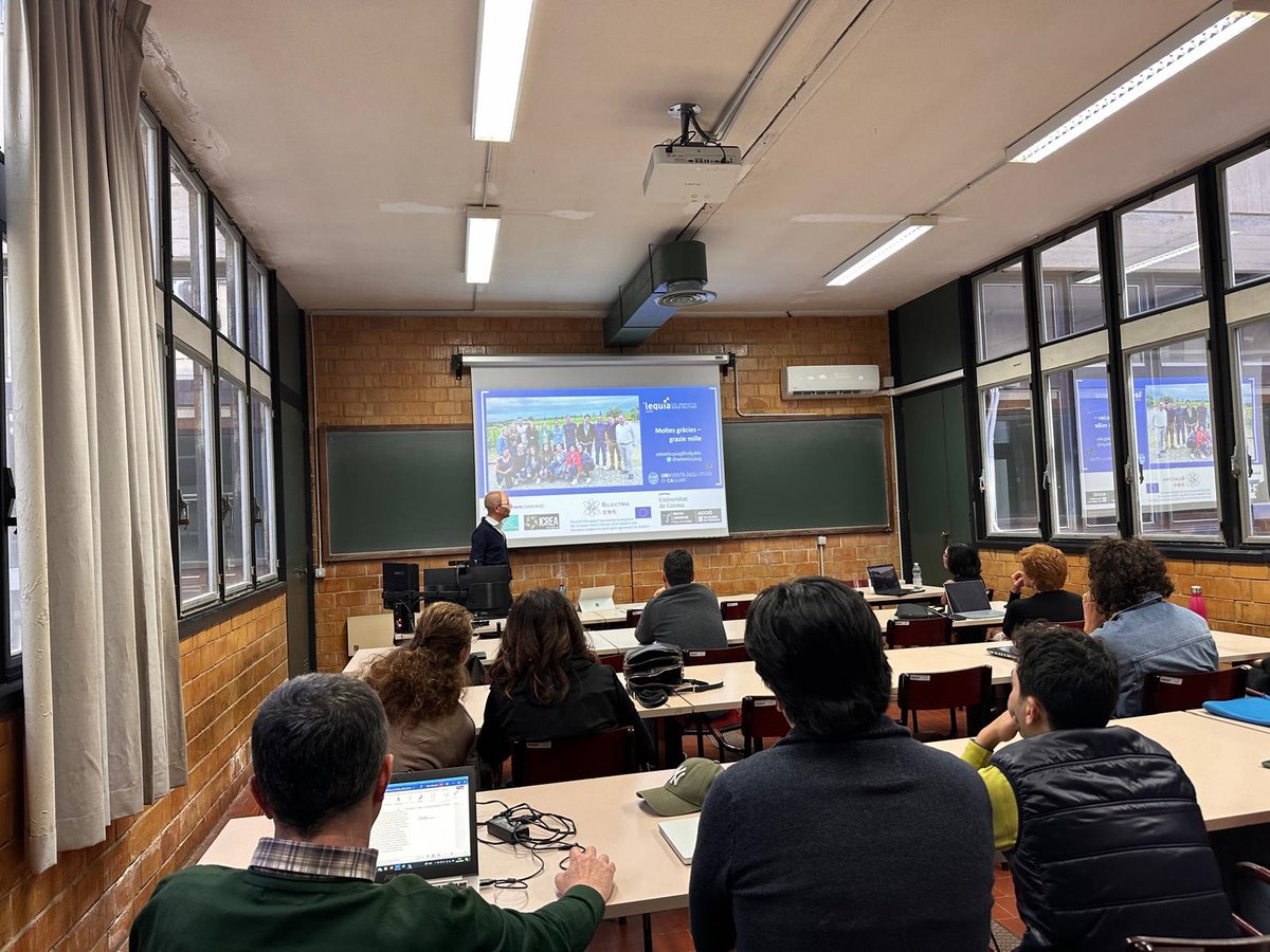 sebastia_puig's tweet photo. Always a pleasure to introduce microbial electrochemical technologies and our research at the seminar carried out at @univca! #VisitingProfessor https://t.co/Bw93SZtzOi
