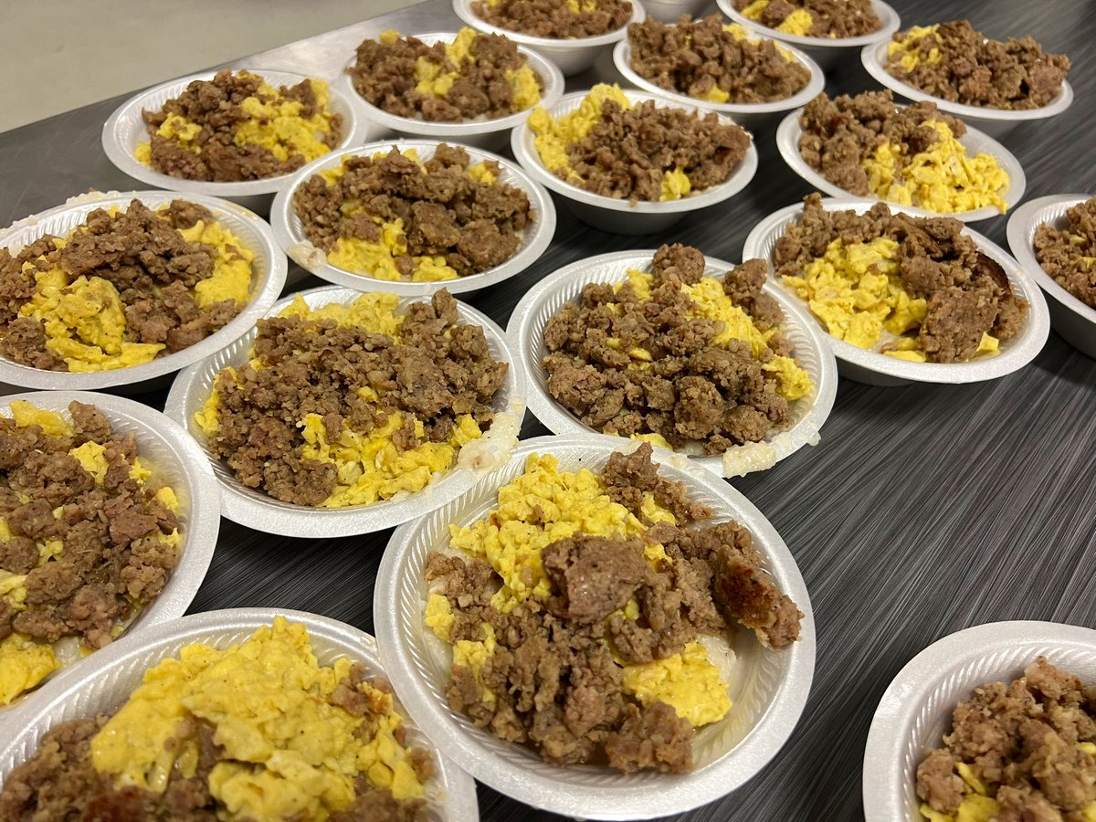 24VHSFootball's tweet photo. Feed the Cats! 🍽️🍳

#DATE #GoCats https://t.co/hW08RAQcsB