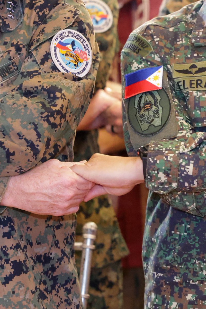 #balikatan2024, the most prominent military exercise between the #Philippines  and the #US, started a few days ago. 
A beautiful image that describes the partnership between the two countries. 🇵🇭🇺🇸🇦🇺🇫🇷

👉 tiktok.com/@indopacnews/v…