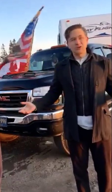 🚨It’s no accident @PierrePoilievre looks like a walking Diagolon billboard during his scheduled visit. #PierrePoilievreIsBroken 
#PierrePoilievreIsLyingToYou #CarletonDeservesBetter