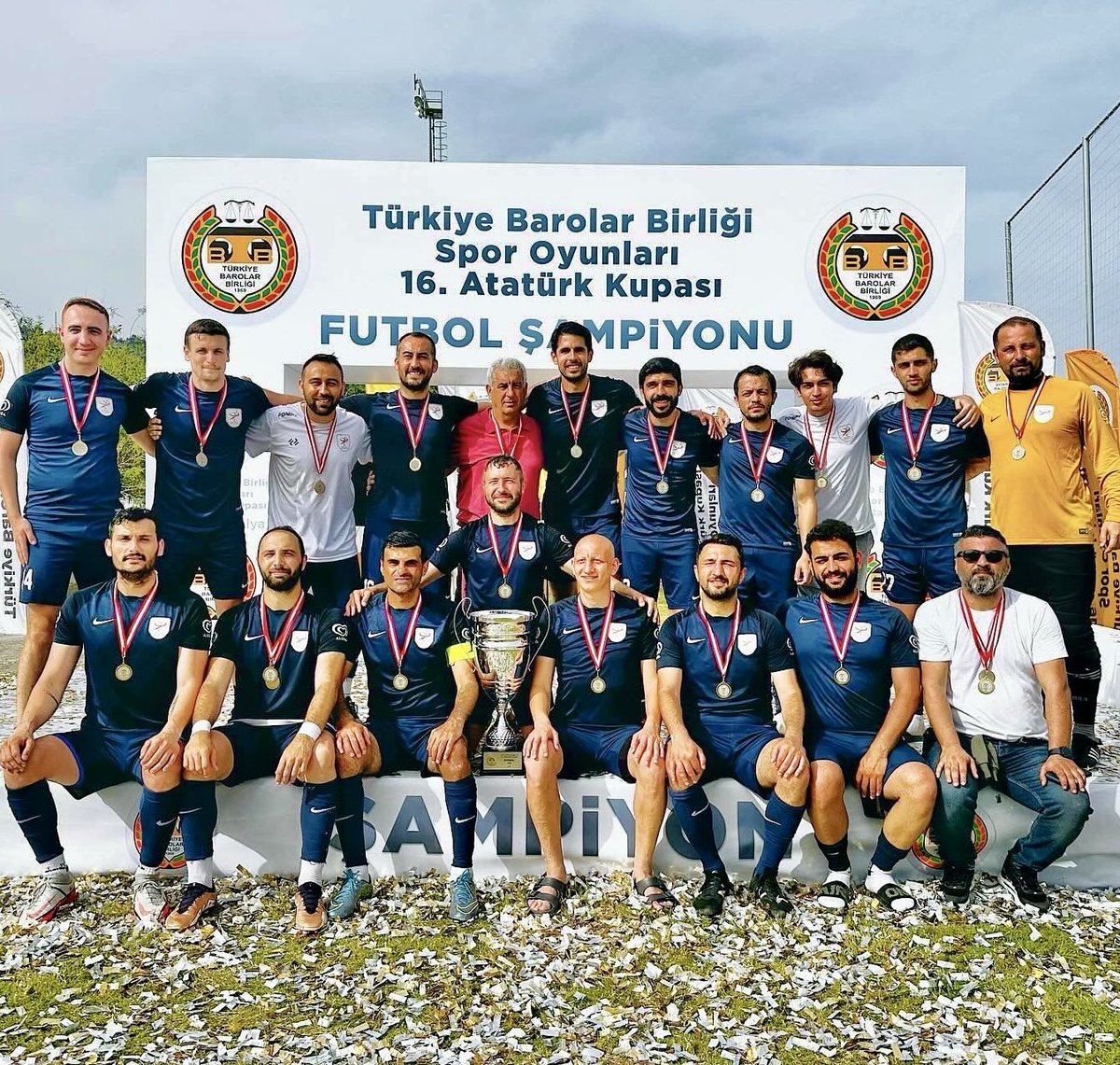 17-23 Nisan tarihlerinde Antalya, Kemer'de TBB Spor Komisyonu tarafından düzenlenen Türkiye Barolar Birliği 13. Avukat Spor Oyunları Futbol branşının son şampiyonu İstanbul Barosu Futbol Takımı yine şampiyon olarak unvanını korumayı başardı. İstanbul Barosu Futbol Takımı…