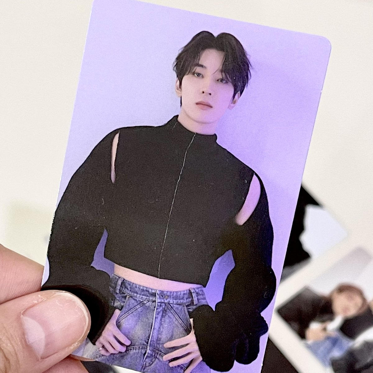 everywon_CAT's tweet photo. ᯓᡣ𐭩 today’s mail! 🧷💌

harus salto gaya apa ya? aku beli trading card cuma 1 set dan ternyata wonwoo babygirl centil crop top ini pulangg!!!😭🫶🏻 https://t.co/vJPLC9ggei