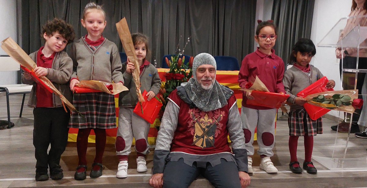 Ahir els nens i nenes d’Infantil van tenir una sorpresa molt especial!!  El cavaller Sant Jordi va venir a l’entrega de premis dels dibuixos tan bonics que havien fet!! 🌹📗 

#colegiosil #infantilsil #educacióinfantil #educacióninfantil
#educacióinfantil