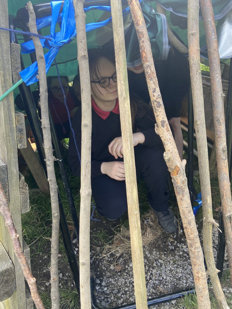 MrsSarahThomas1's tweet photo. Fantastic problem solving in forest school today building WW2 shelters.Ds iawn Dosbarth Yr Wyddfa @MaesYMynydd https://t.co/kp7nBWm3Ec