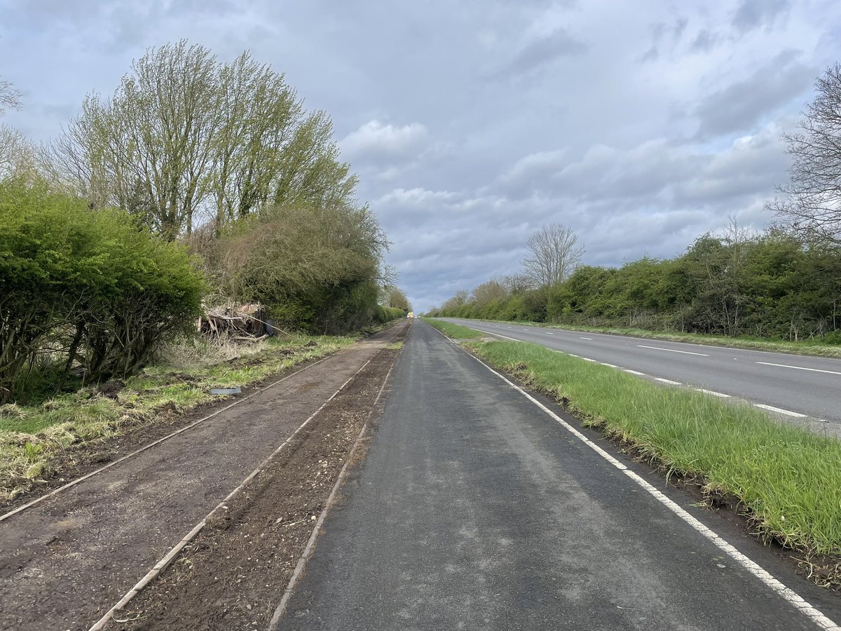@MilleaNick @richardf @OxonCyclingNet @cycle_travel @A40Oxford Good to see the northern Bypass included in the list. And appropriately it has a makeover in the last few weeks exposing the long buried footpath.