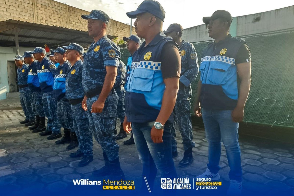 alcaldiatacames's tweet photo. 🟢 Todos los lunes y miércoles, nuestros agentes de control se forman para coordinar las actividades de trabajo en lo diferentes puntos fijos y el control de los comerciantes informales en los diferentes sectores del cantón Atacames👩✈️👨✈️.
#EstamosCumpliendo
#SeguridadyControl https://t.co/zKzQWxTeK6