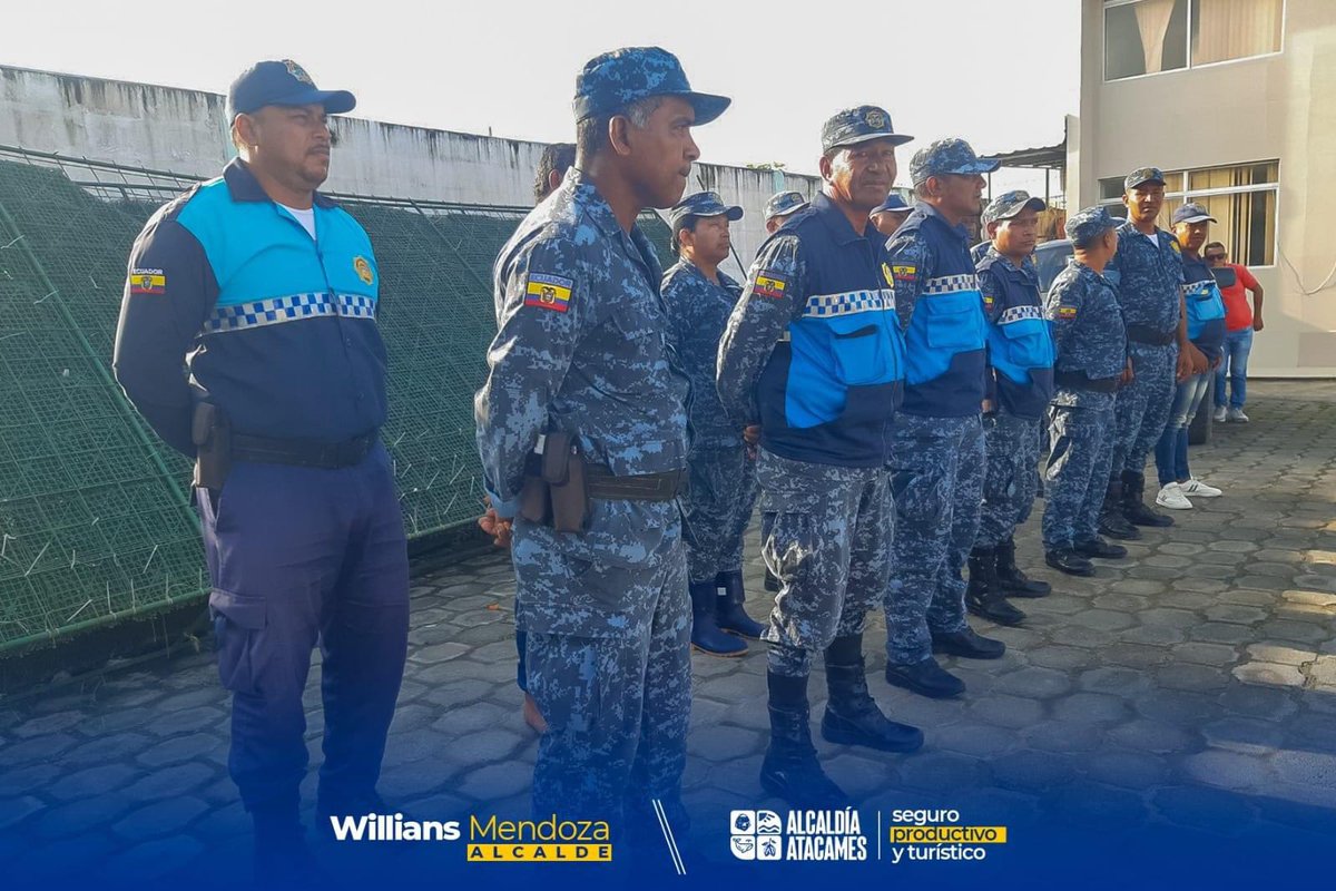 alcaldiatacames's tweet photo. 🟢 Todos los lunes y miércoles, nuestros agentes de control se forman para coordinar las actividades de trabajo en lo diferentes puntos fijos y el control de los comerciantes informales en los diferentes sectores del cantón Atacames👩✈️👨✈️.
#EstamosCumpliendo
#SeguridadyControl https://t.co/zKzQWxTeK6