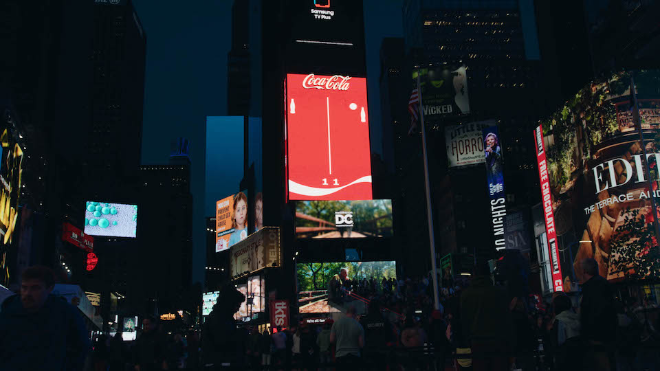 .@CocaCola lets users play a giant video game in Times Square. tinyurl.com/ycyyvbv7