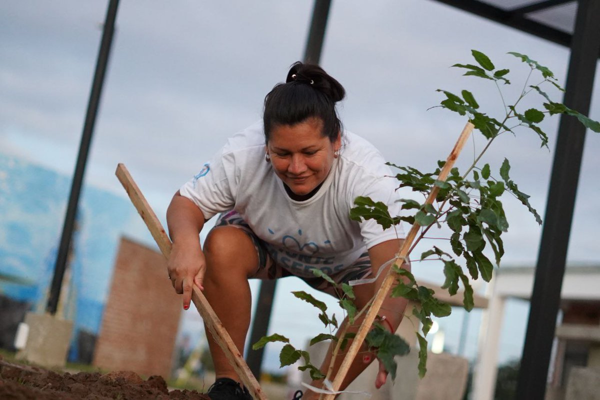 Día de la Tierra 🌿🌍 🌳

Lo celebramos plantando árboles en el Centro Comunitario “Jesús de Nazaret” del barrio Gauchito Gil, dando talleres en la huerta y comprometiéndonos todos los días con el Buen Vivir. 

#ConcienciaAmbiental