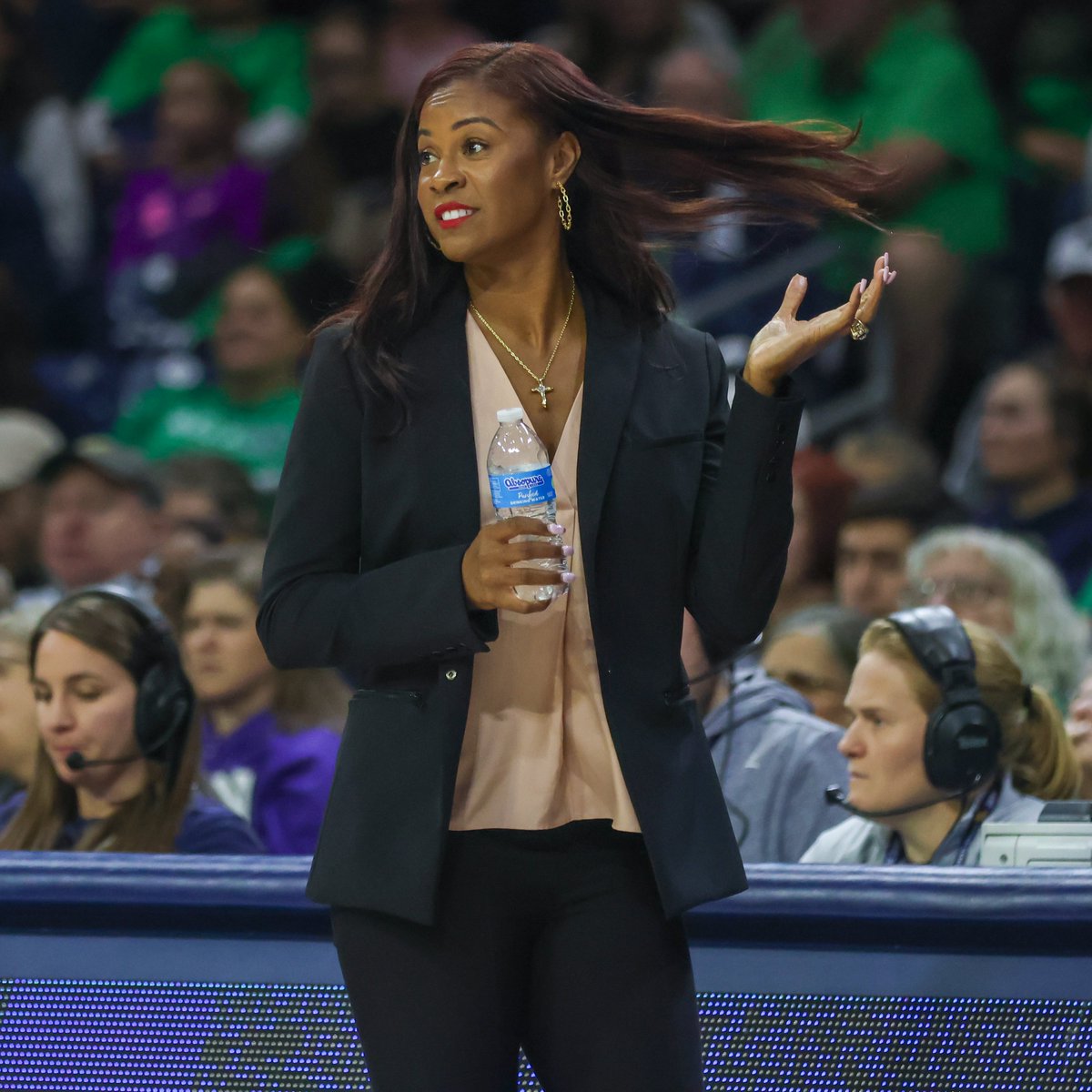 Notre Dame women's basketball is expected to host a transfer portal visit for a conference player of the year who averaged a double-double this past season. More intel from @BGInews here: on3.com/teams/notre-da…