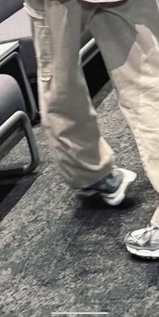 꺽인 발목도 기여워ㅜㅜㅜㅠ