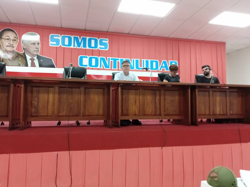 Inicia el taller sobre activismo en redes sociales digitales desde #Bayamo con la presencia de @EduardoLpezLey3 y @YaquedeCuba para seguir fortaleciendo el combate en el escenario mediático. #UnidosXCuba #MiMóvilEsPatria