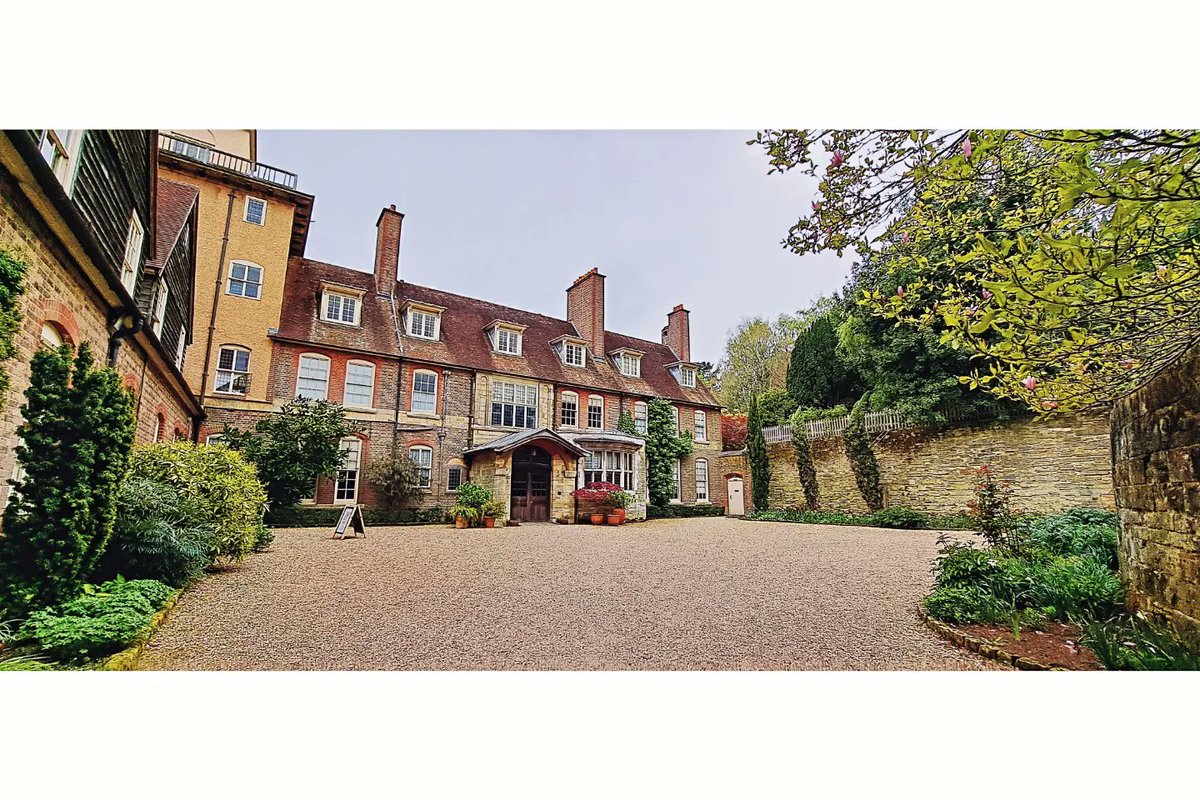 Standen House 

#standenhouse #standenhouseandgarden #nationaltrust #haywardsheath #countryhouses #williammorris #westsussex #phonephotography #phonephotography #westsussexphotographer #photography #ukphotography