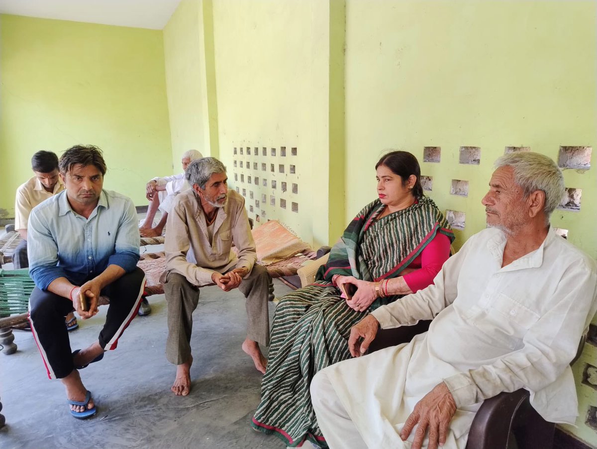 अपने विधानसभा क्षेत्र सरधना में श्रीमती सीमा प्रधान अपनो के सुख-दुःख में शामिल में हुई !