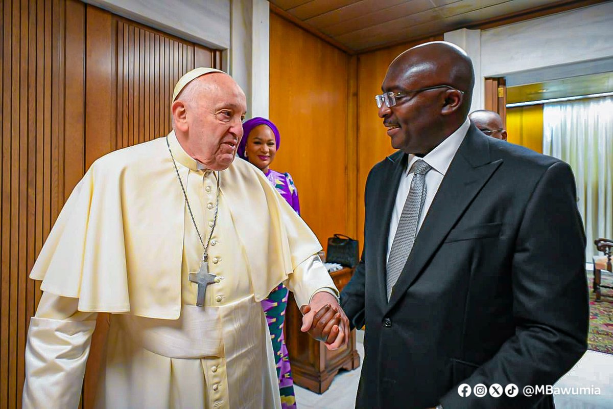 Vice President Dr. Mahamudu Bawumia and his wife, Samira Bawumia, meet Pope Francis in the Vatican. 

#UTVNews