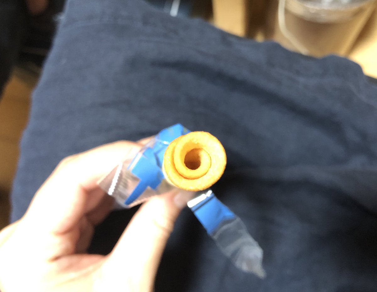 意外に空洞がなかった…
ぎっしり詰まってる、嗚呼素晴らしきヨックモック。