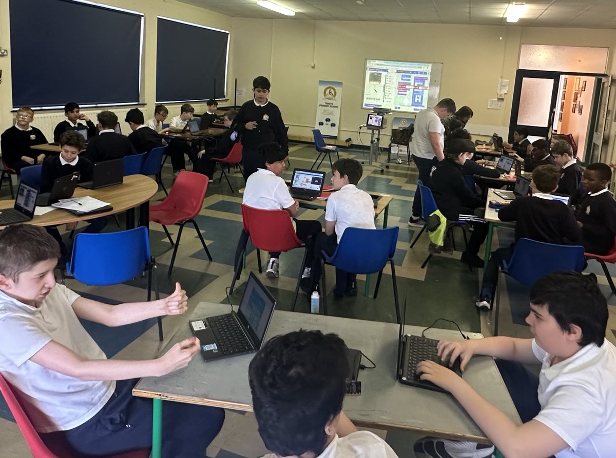 Day 3 of #CSWeek @Oide_CompSci @OideTechinEd Today we were back @tpstuam with another 5th class! Thanks to all the teachers, children, & Kapil @Liberty_IT for making the morning a resounding success 👏