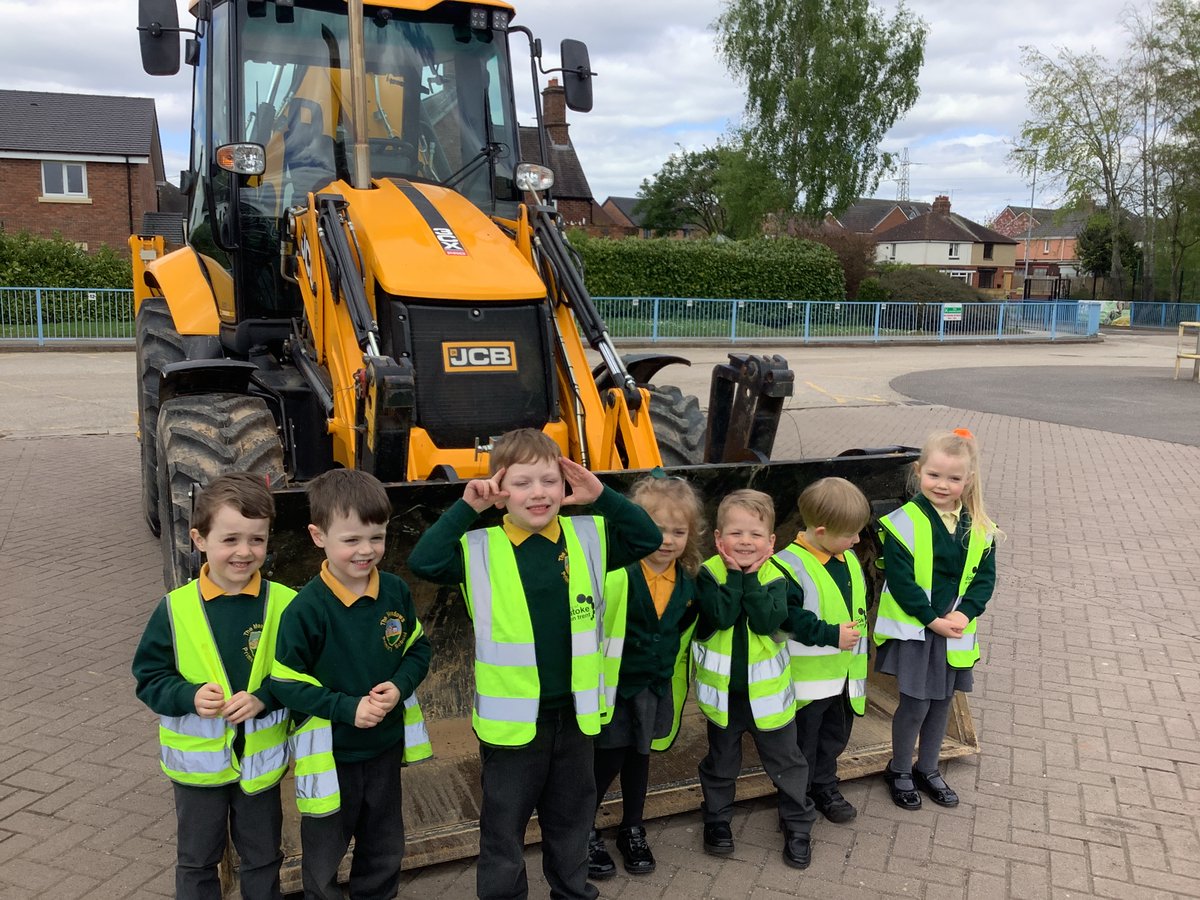primary_meadows's tweet photo. The badgers, foxes and fox cubs have had a very exciting start to their afternoon. Mr Harper kindly bought his digger to show the children which links in with our new construction play area.  He showed them lots of tricks and moves which the children loved. Many thanks Mr Harper. https://t.co/K9qdFISWN5