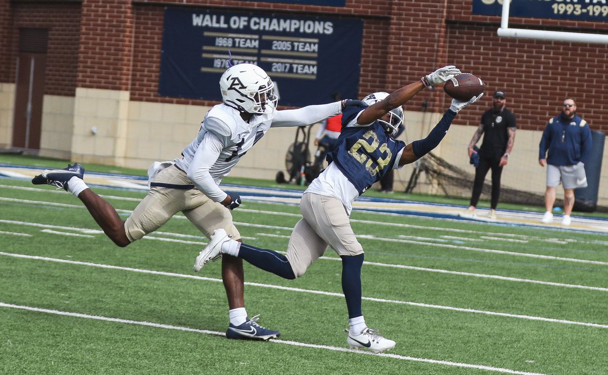 ZipsFB's tweet photo. Spring Ball / Practice #13

WellDone>WellSaid
DoOrDoNot https://t.co/GIG7t5lQhc