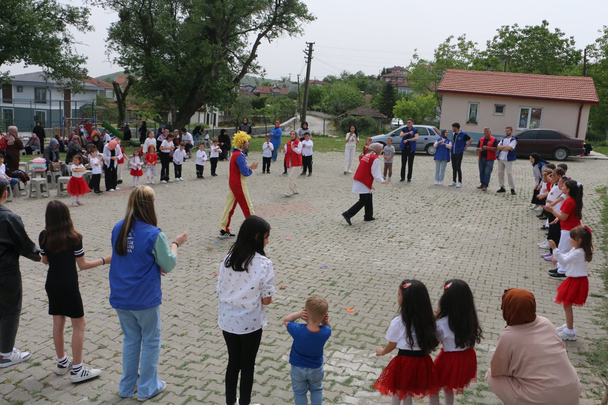 📍Sakarya Gençlik Merkezi
📍Çubuklu

Çubuklu İlkokulu'nda Şenlik Var❗️😍

🇹🇷23 Nisan Ulusal Egemenlik ve Çocuk Bayramı etkinlikleri kapsamında #GönüllülükKulübü gönüllüsü gençlerimiz Çubuklu İlkokulu öğrencileriyle birlikte neşe dolu bir gün geçirdi.

#gsbgm
#SevgiveMerhametTimi