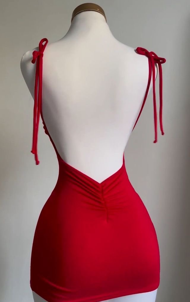 CheyriFashion's tweet photo. Red Ranger💥

PRICE: N15,000

SIZE: 6 - 16 (Dress available in all sizes on request)

Available in color Red, Orange, White, Black, Brown &amp; Lavender 💞 https://t.co/4QIF9ah72c