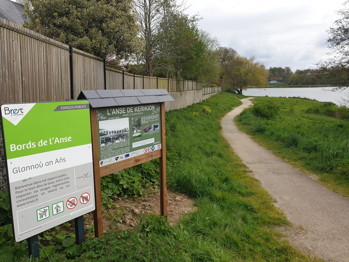VertLeRK's tweet photo. Nous saluons l'installation de 4 panneaux d'infos sur les bords de l'Anse de Saint-Nicolas (histoire des lieux et  richesse de la biodiversité). Nos élus VLRK avaient alerté sur cette nécessité lors du conseil municipal du 29 septembre 2022 ... https://t.co/rXPy66W44L https://t.co/w3yMglUByf
