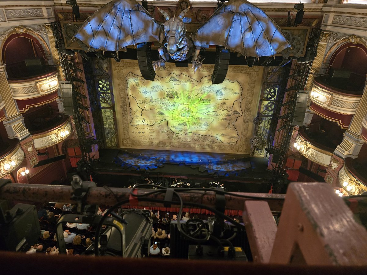 We're so excited for the performance of @WICKED_Musical to begin @LilycroftSch