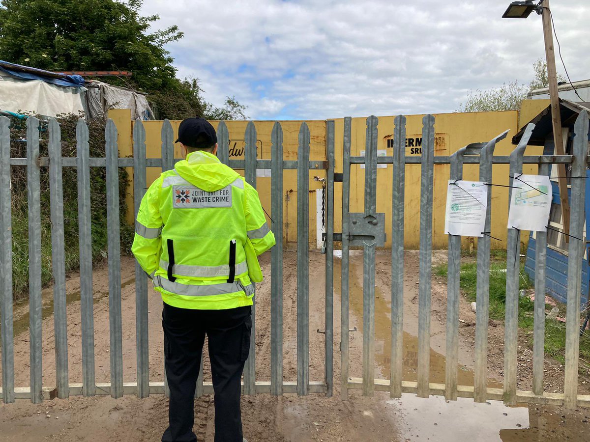 We have been out supporting @EnvAgencySE at Baldwins Farm, Dennises Lane Upminster Essex to make sure the Court Restriction Order is being complied with. #TOWIE #Essex #WasteCrime #EnviroCrime #Environmental