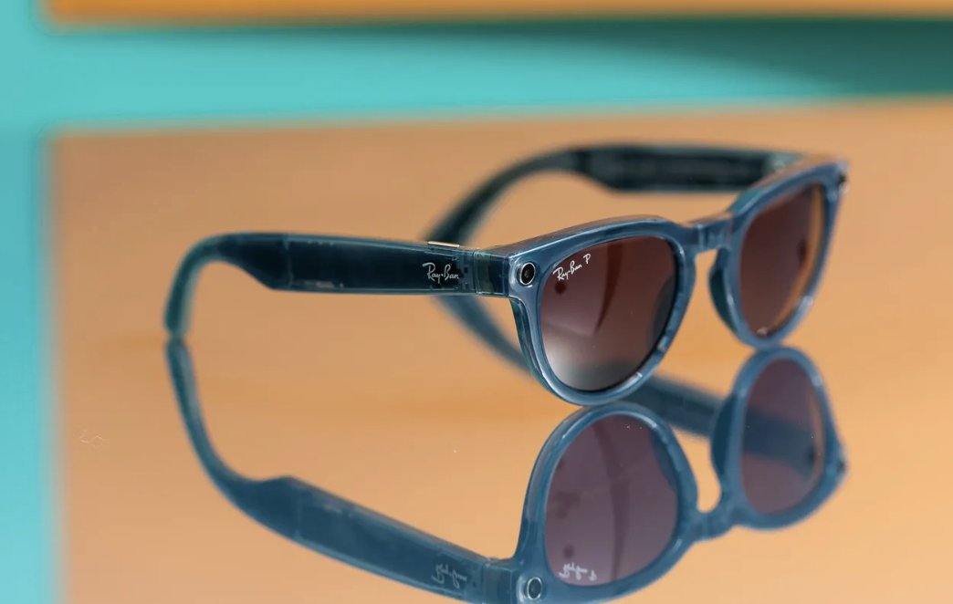 AiBreakfast's tweet photo. It's happening: 

Ray-Ban Meta Smart Glasses have multimodal AI now:

"The primary command is to say “Hey Meta, look and...” You can fill out the rest with phrases like “Tell me what this plant is.” Or read a sign in a different language."

Story below ↓ https://t.co/IOoe7ghOlD