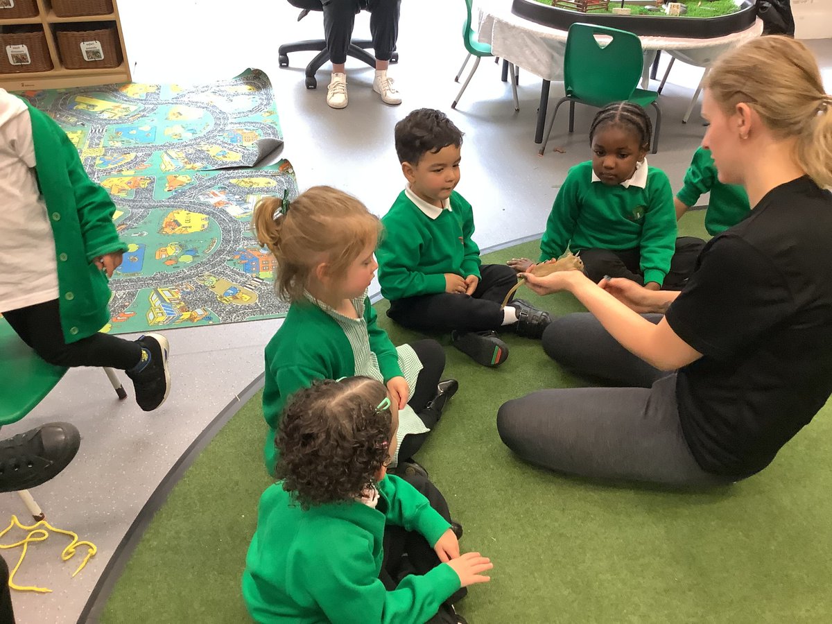#EYFS loved spending time with special visitors from @ZooLabUK. They interacted with a range of different #creatures, learning what they like to eat and how to care for them. 🐌🐍🐞 #Animals #Science