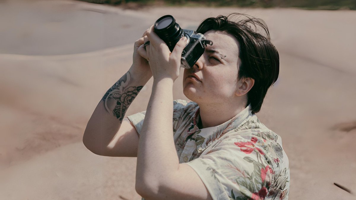 Huge congratulations to our talented filmmaker Jasmine Stephenson whose stunning visuals are featuring in Simon Armitage’s band LYR’s song Profusion as part of the National Trust’s annual blossom campaign! 🎬 @UniofNewcastle Read the full story: bit.ly/3wg4Emy