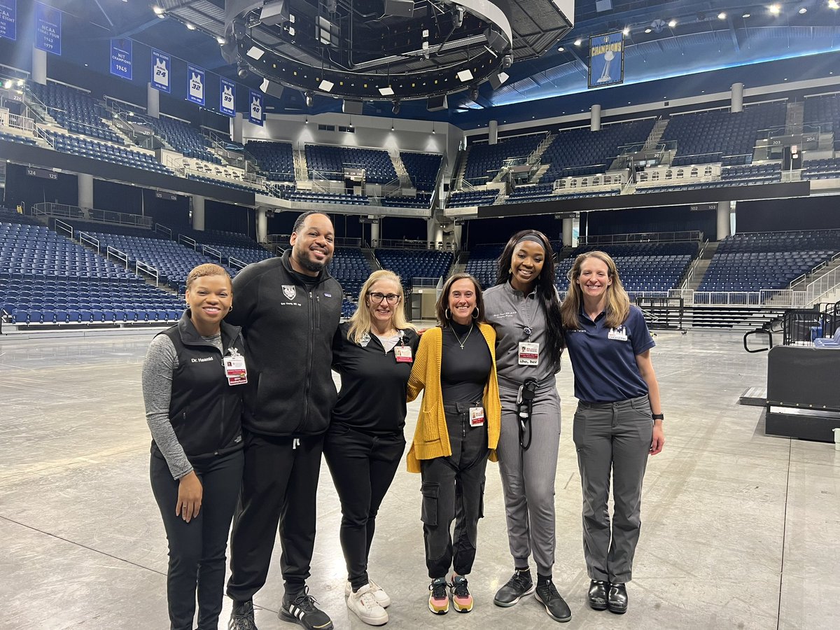 Fantastic collaboration with the Chicago Sky WNBA medical team at the Emergency Action Plan training! Preparing all responders to recognize and manage sudden cardiac arrest on and off the court