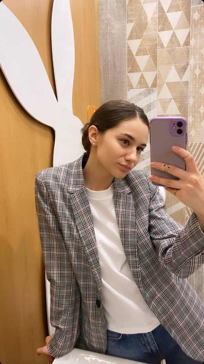 chris_modldll's tweet image. Join me to explore the world of feelings and emotions through the camera lens together!