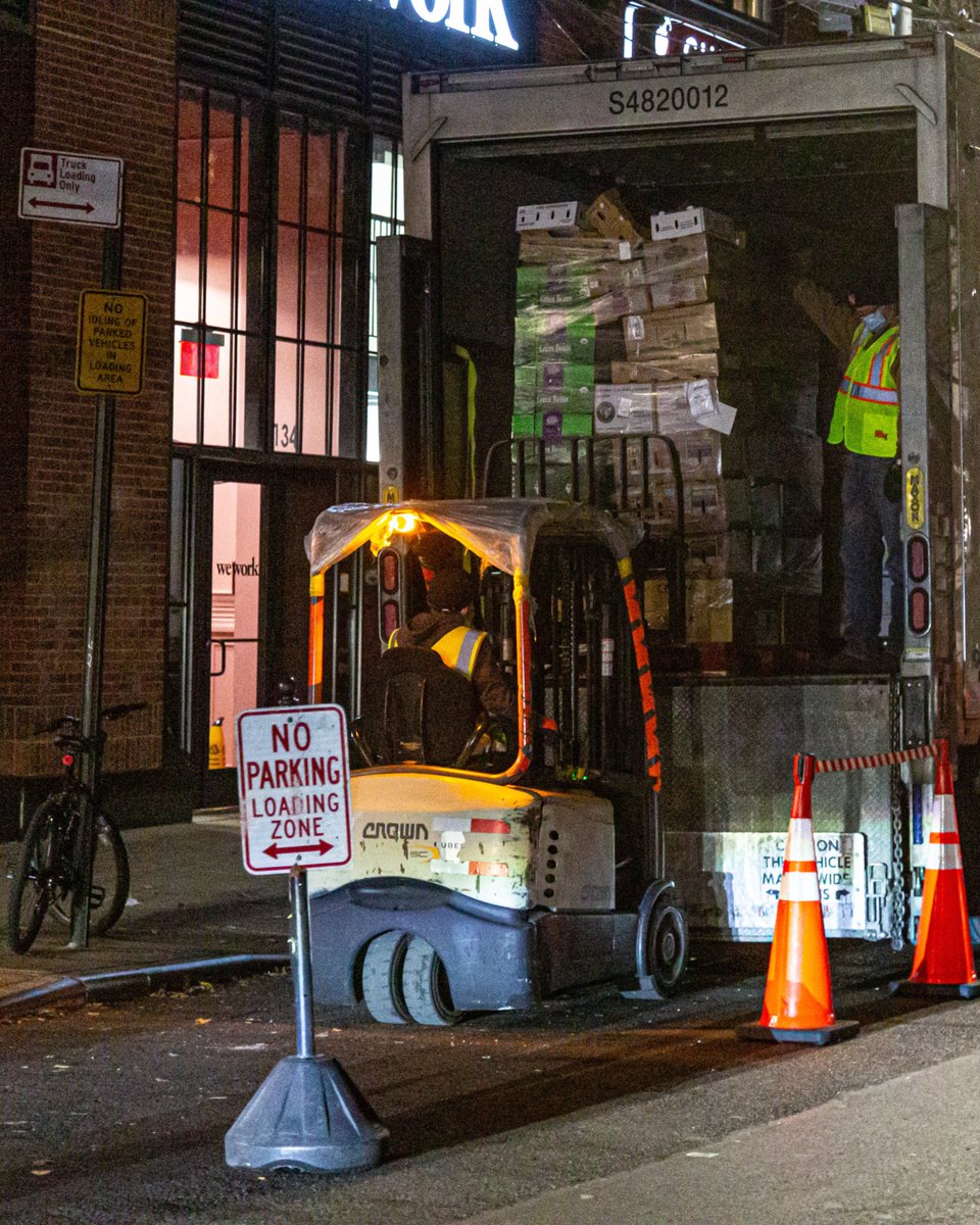Off-hour deliveries reduce congestion, cut down on double parking, and make our streets safer. New funding announced today will help more businesses shift deliveries to overnight hours. Learn more: ohdnyc.com