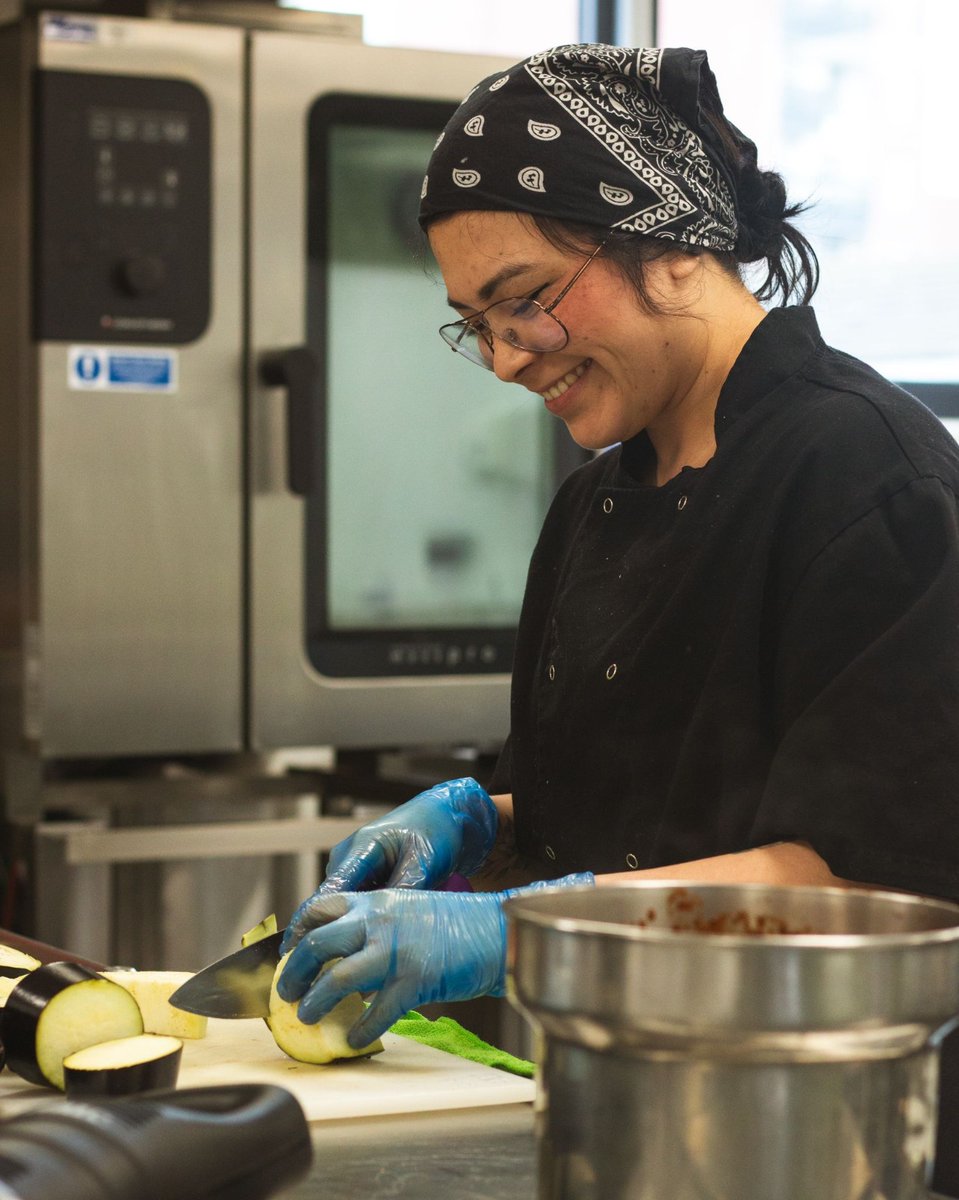 ClgSpade's tweet photo. Focus. Flavour. Fun. The way cooking should be . . .
This is the wonderful Karen from El Milagro Mexican food hard at work in the Shared Kitchen.
#ElMilagro #MexicanFood #MexicanFoodDublin #Spade #SpadeEnterpriseCentre #kitchentorent #KitchenSpace #DublinFood #sharedkitchen https://t.co/v6eaiC0Tw0