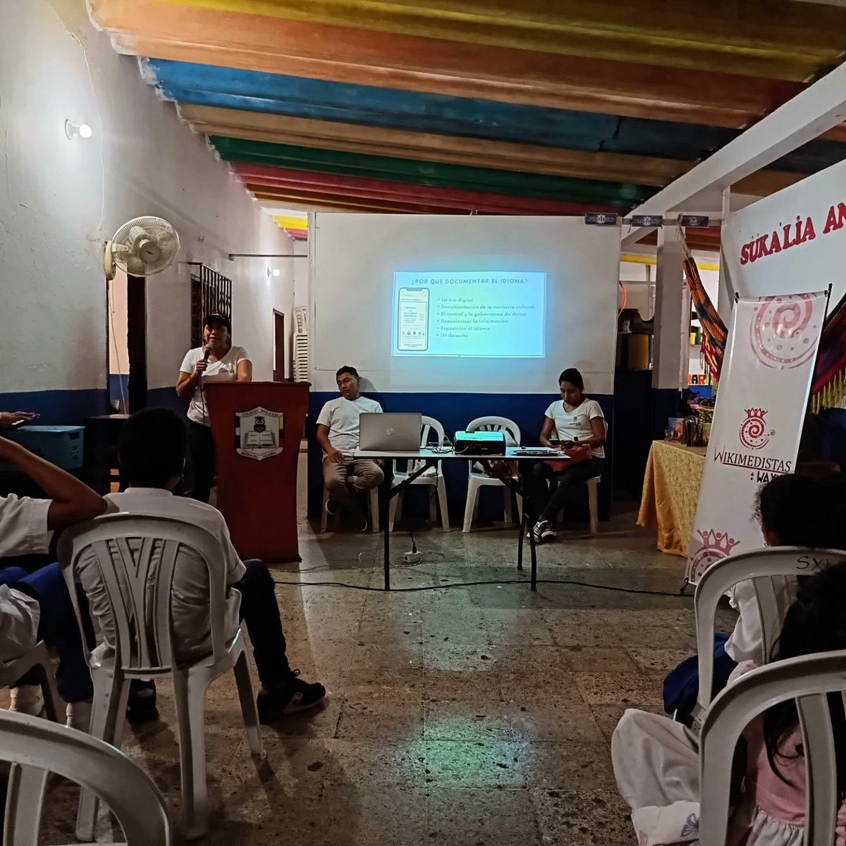 guc_wikipeetia's tweet photo. 👨‍🏫 | Presentación y conversatorio de Wikipeetia en el marco #DiaDelLibro📚 y el #DíaDelIdioma en el Colegio Siglo XXI de Riohacha, La Guajira. 🎉
 #wikipeetia #wikimedistaswayuu💻 https://t.co/yqKmcKFKfs
