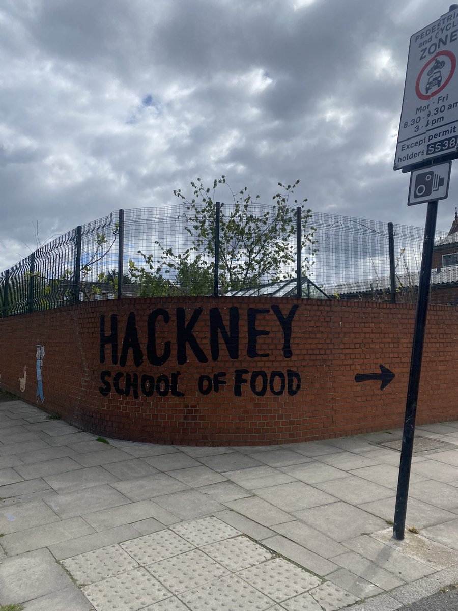 joinupthedots's tweet photo. It’s #GreenerAHP week &amp; AHPs @NHSHomerton have been finding out about local community organisations that support the green agenda- like @H_SchoolofFood supporting access to growing, cooking &amp;eating healthy food for all.  @powerupcandh @AcuteHomerton @acrt_homerton @HARKPhysio https://t.co/boa48xZpAH