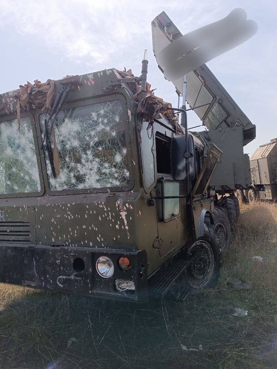 💥👀 Damaged Russian high-altitude detection radar 96L6E to the S-300 air defence system in Kreminna area!